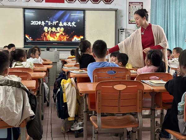 一1班学生谈火灾.jpg